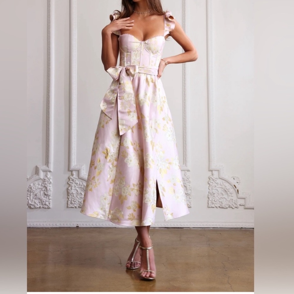 V. CHAPMAN THE VERA DRESS IN LIGHT LILAC BAROQUE FLORAL
